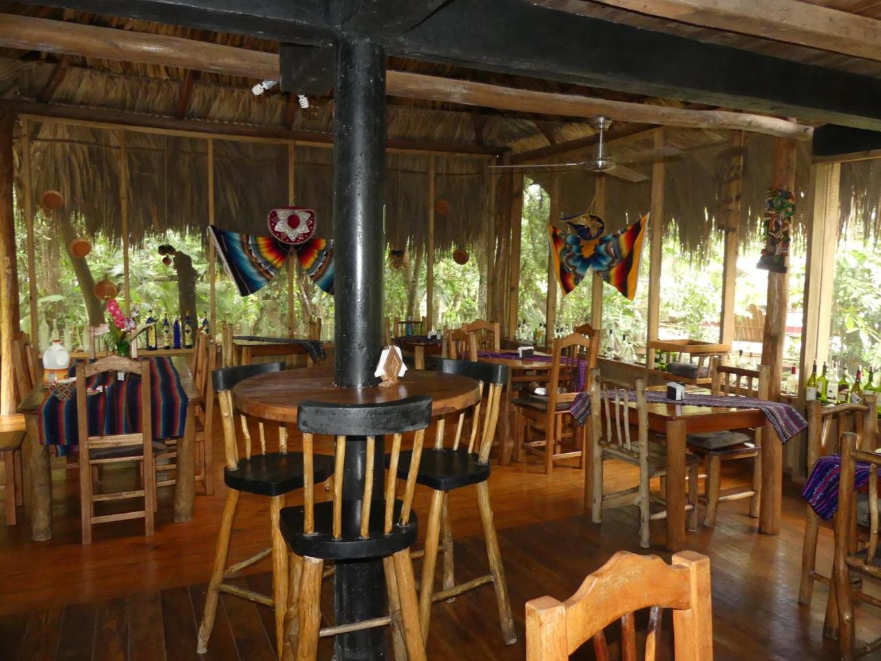 Hotel Kangaroo Rio Dulce Rio Dulce Town Exterior foto