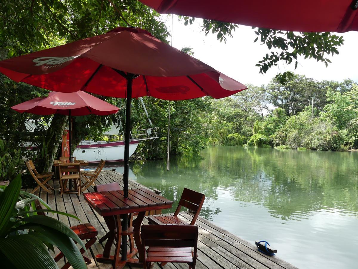 Hotel Kangaroo Rio Dulce Rio Dulce Town Exterior foto