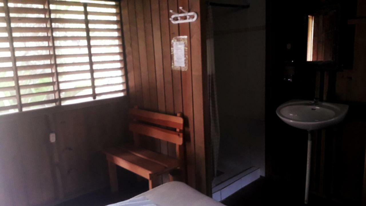 Hotel Kangaroo Rio Dulce Rio Dulce Town Exterior foto